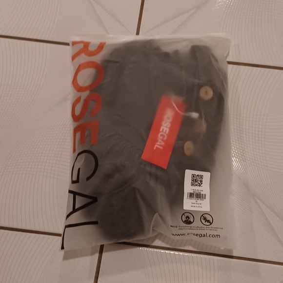 4/$80 Gray With Black Lace Tunic - Size 4X (US22) - Picture 10 of 10